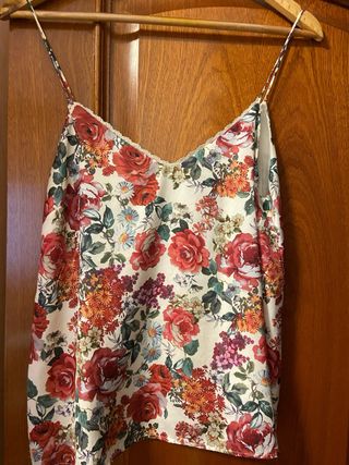 Camiseta tirantes floral roja