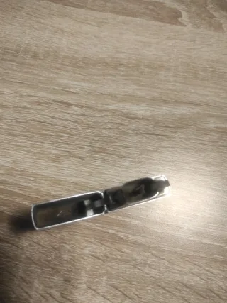 Zippo con diseño de moneda de oro