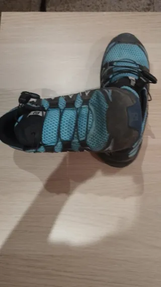 Zapatillas Salomon negras y azules nuevas 