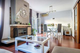 Casa adosada en venta en Zona Avda. Juan de Diego - Parque Municipal  en Bormujos
