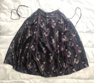 FALDA BATURRA NEGRA FLORES MORADAS