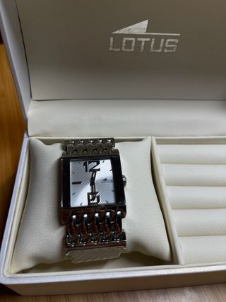 Reloj Lotus Plata y Blanco