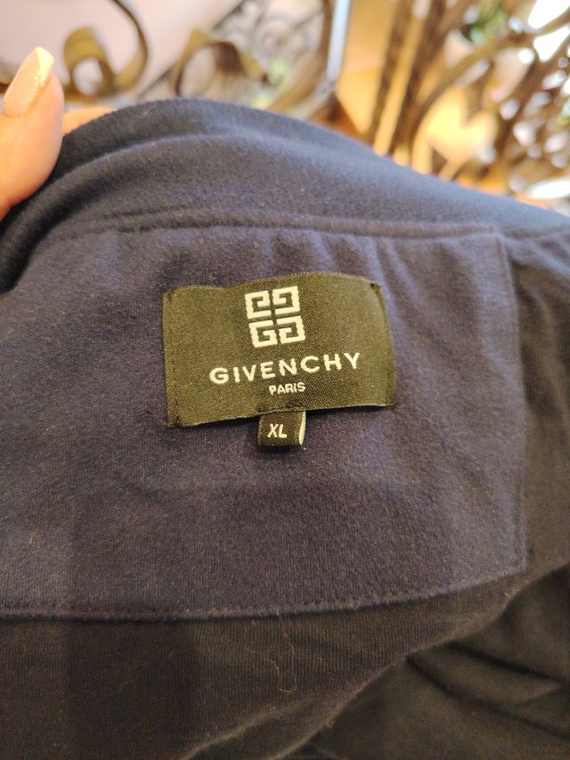 Cazadora Givenchy estrellas y cuero