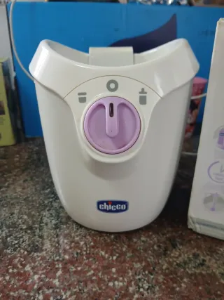 Calienta biberones Chicco.