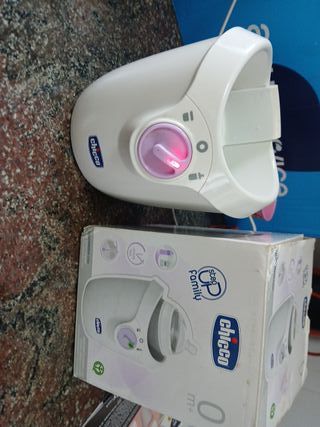 Calienta biberones Chicco.