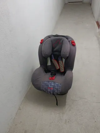 Silla de coche gris