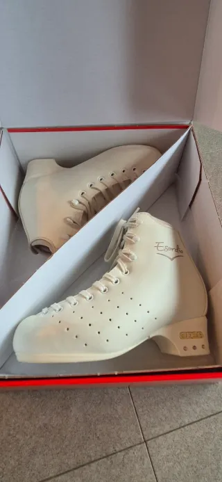 Botas de patinaje EDEA talla 235.