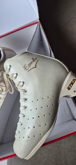 Botas de patinaje EDEA talla 235.