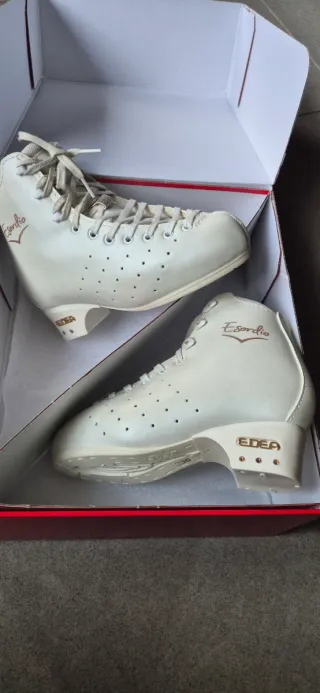 Botas de patinaje EDEA talla 235.