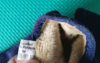 GUANTES DE PIEL COLOR AZUL.