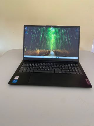 Computer portatile Lenovo V15 G4 Iru nero