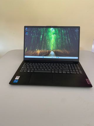 Computer portatile Lenovo V15 G4 Iru nero