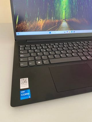 Computer portatile Lenovo V15 G4 Iru nero