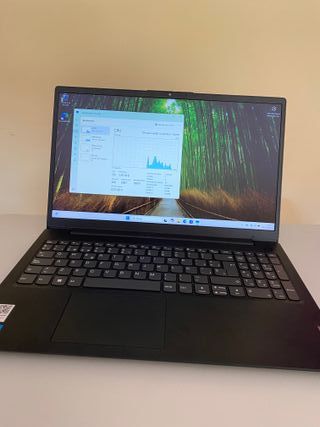 Computer portatile Lenovo V15 G4 Iru nero