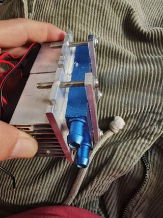 Disipador de calor con tubos azules