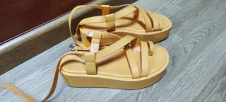 Calzado Mujer.Precio 10€ cada una lote 25€.+regalo