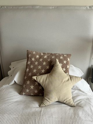Cojines infantiles estrella y cuadrado