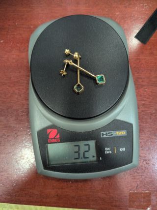 Pendientes largos oro rectos esmeralda
