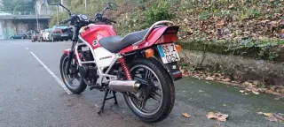 Honda CB450S 1986 Roja.
