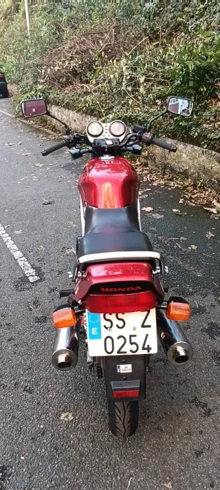 Honda CB450S 1986 Roja.

