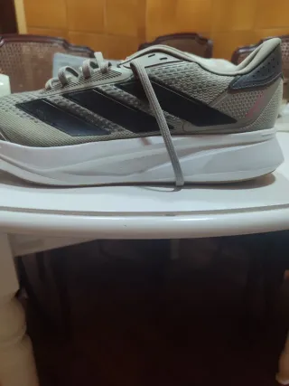 Zapatillas Adidas sin estrenar Talla 46