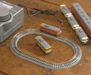 Esposizione di modellini di treni giapponesi con locomotiva in scala Z