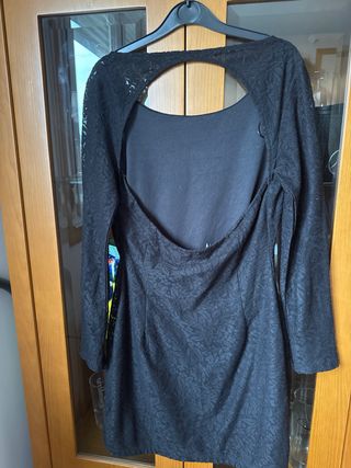 Vestido negro corto espalda descubierta
