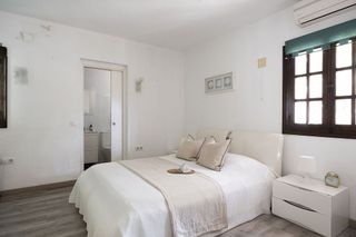 Chalet en venta en El Faro de Calaburra - Chaparral en Mijas