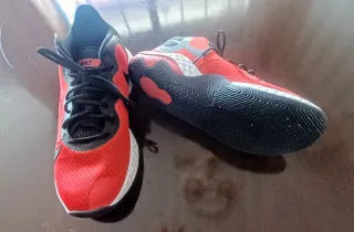 Zapatillas Nike Hombre Rojas y Negras.