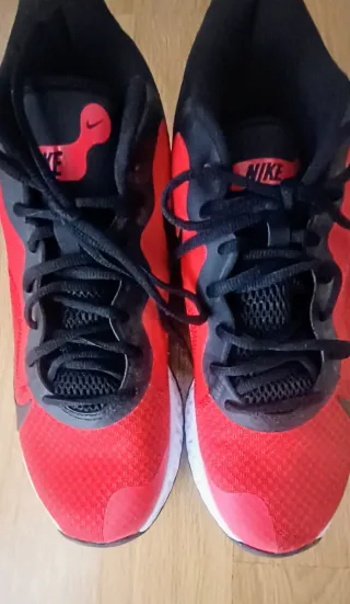 Zapatillas Nike Hombre Rojas y Negras.