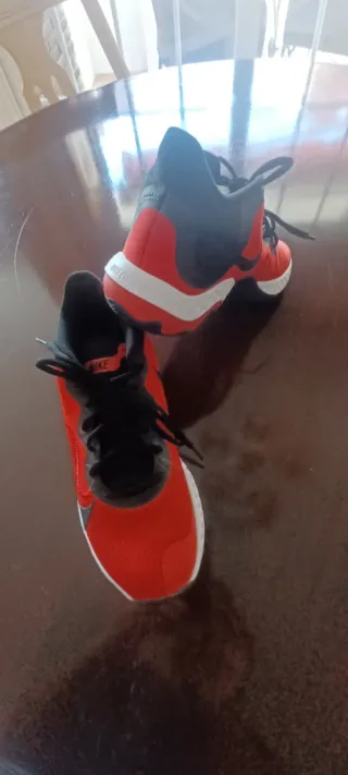 Zapatillas Nike Hombre Rojas y Negras.