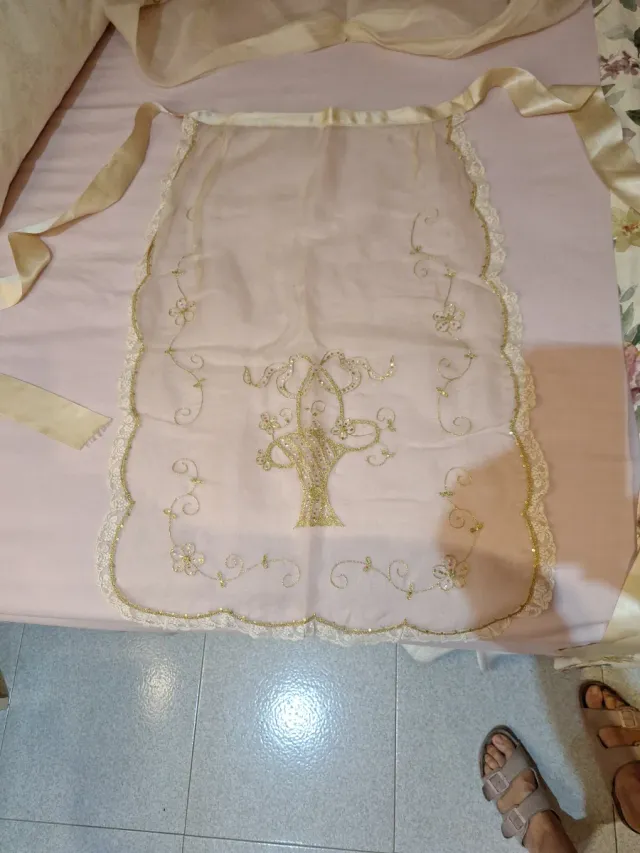 Mantilla y delantal Alicantina bordado
