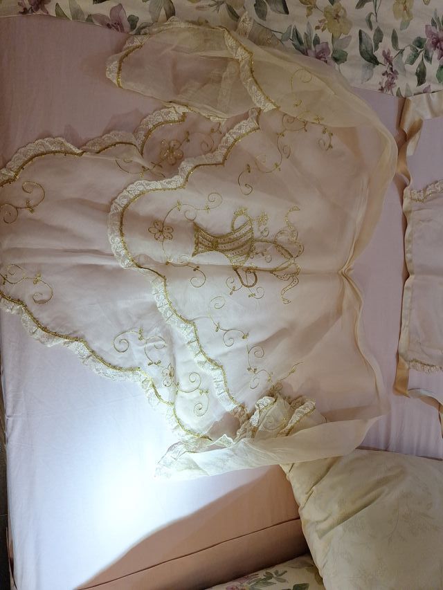 Mantilla y delantal Alicantina bordado