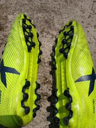 Botas de fútbol Adidas verdes y amarillas