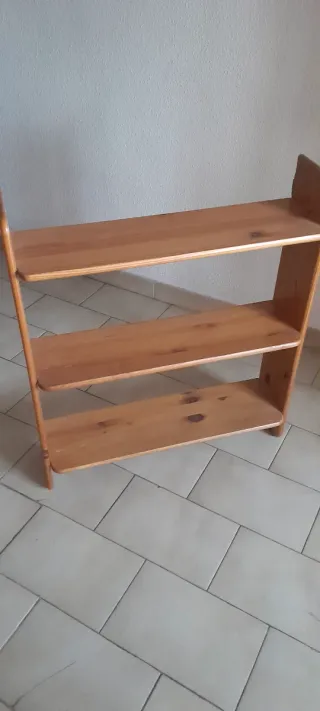 Estantería de madera dormitorio