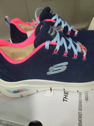 Zapatillas Skechers Arch Fit Azul y Rosa