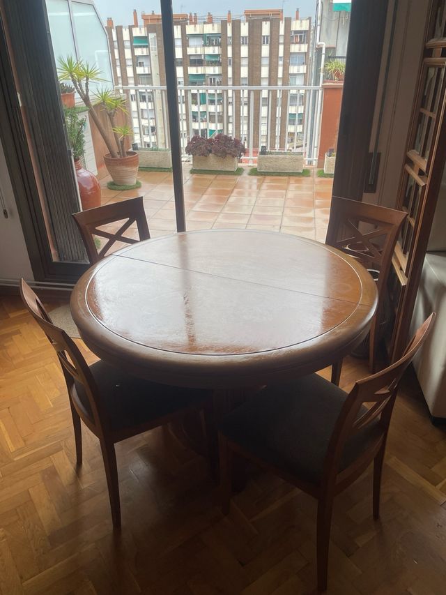Mesa redonda extensible madera + 4 sillas
