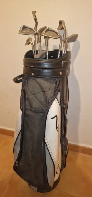 Lote de palos de golf con saco