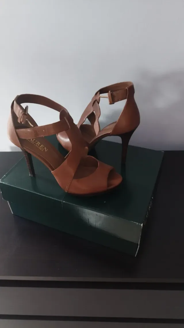 Zapatos de tacón Ralph Lauren marrones.NEGOCIABLE!