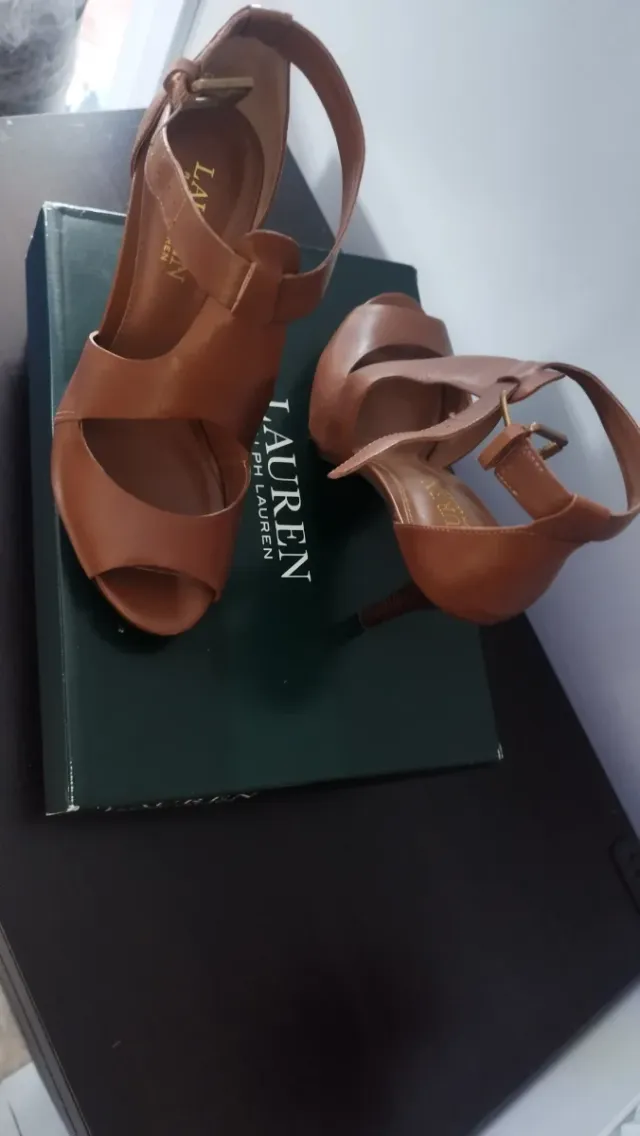 Zapatos de tacón Ralph Lauren marrones.NEGOCIABLE!