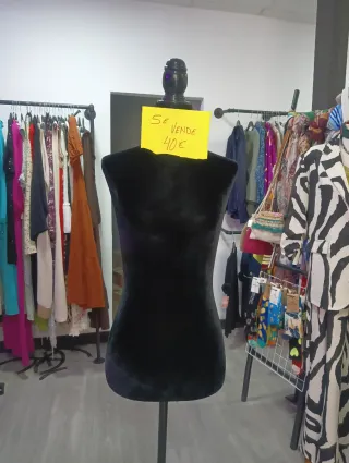 Busto maniquí negro