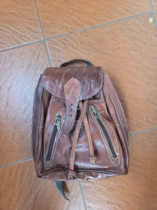 Mochila de cuero marrón