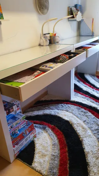 Escritorio o tocador Malm ikea blanco 
