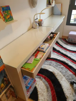 Escritorio o tocador Malm ikea blanco 
