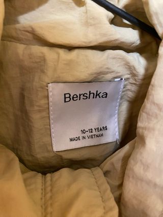 Cortavientos Bershka Beige