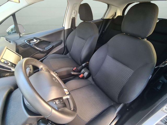 Peugeot 208 1.2i 82cv. "STYLE"