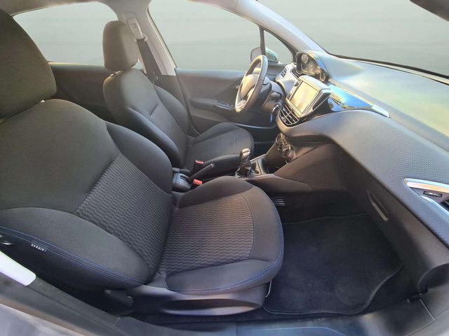 Peugeot 208 1.2i 82cv. "STYLE"
