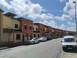 Casa adosada en venta en Utrera
