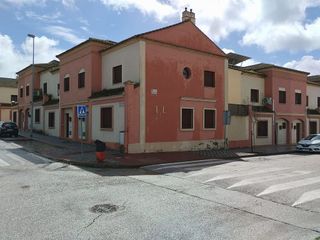 Casa adosada en venta en Utrera
