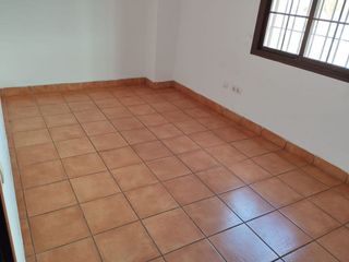 Casa adosada en venta en Utrera